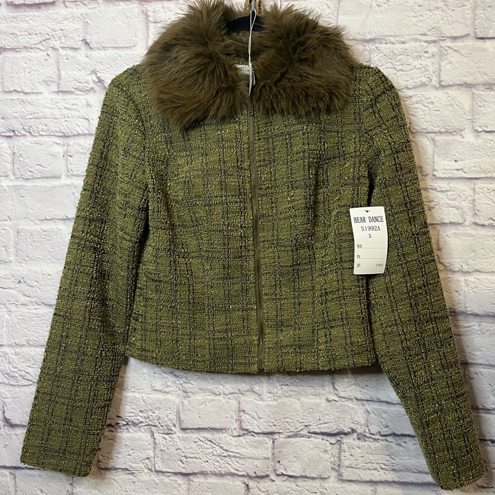 0842. Bear Dance Faux Fur Collar Crop Jacket